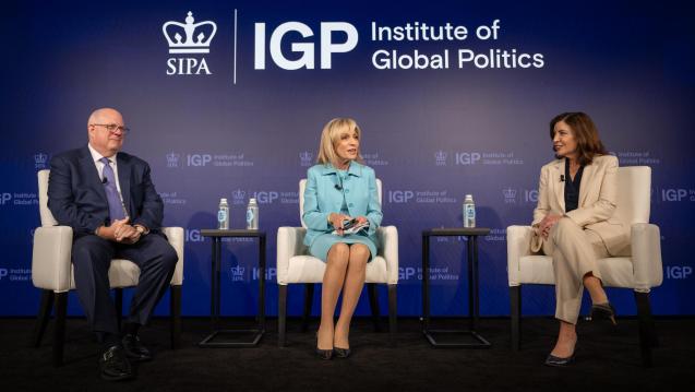 To kick off the “Across the Aisle” series, Larry Hogan, the Republican former governor of Maryland (at left), joined Kathy Hochul, the Democratic governor of New York (at right). Andrea Mitchell of NBC News moderated. [photo: Shahar Azran]